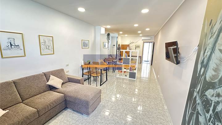 Cagliari, via Cortoghiana monolocale arredato ad uso laboratorio
