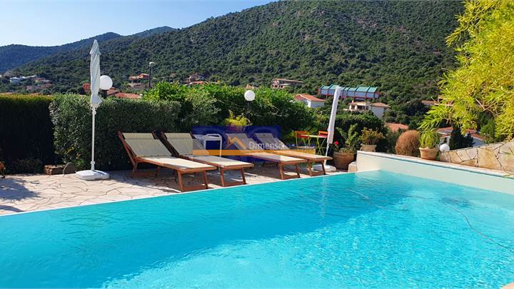 Capoterra, Poggio dei Pini, villa singola  con piscina e vista mare