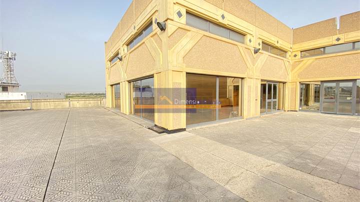 Cagliari via Newton, locale signorile di mq. 257
